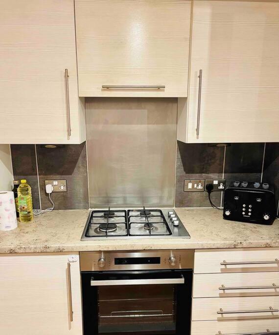 Modern Edinburgh Apartment 2 Bedrooms & Two Bathrooms المظهر الخارجي الصورة